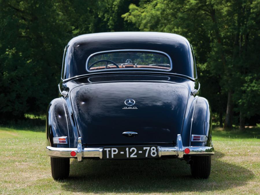  Mercedes-Benz 220 Coupe 1954 года  (фото 14 из 19)